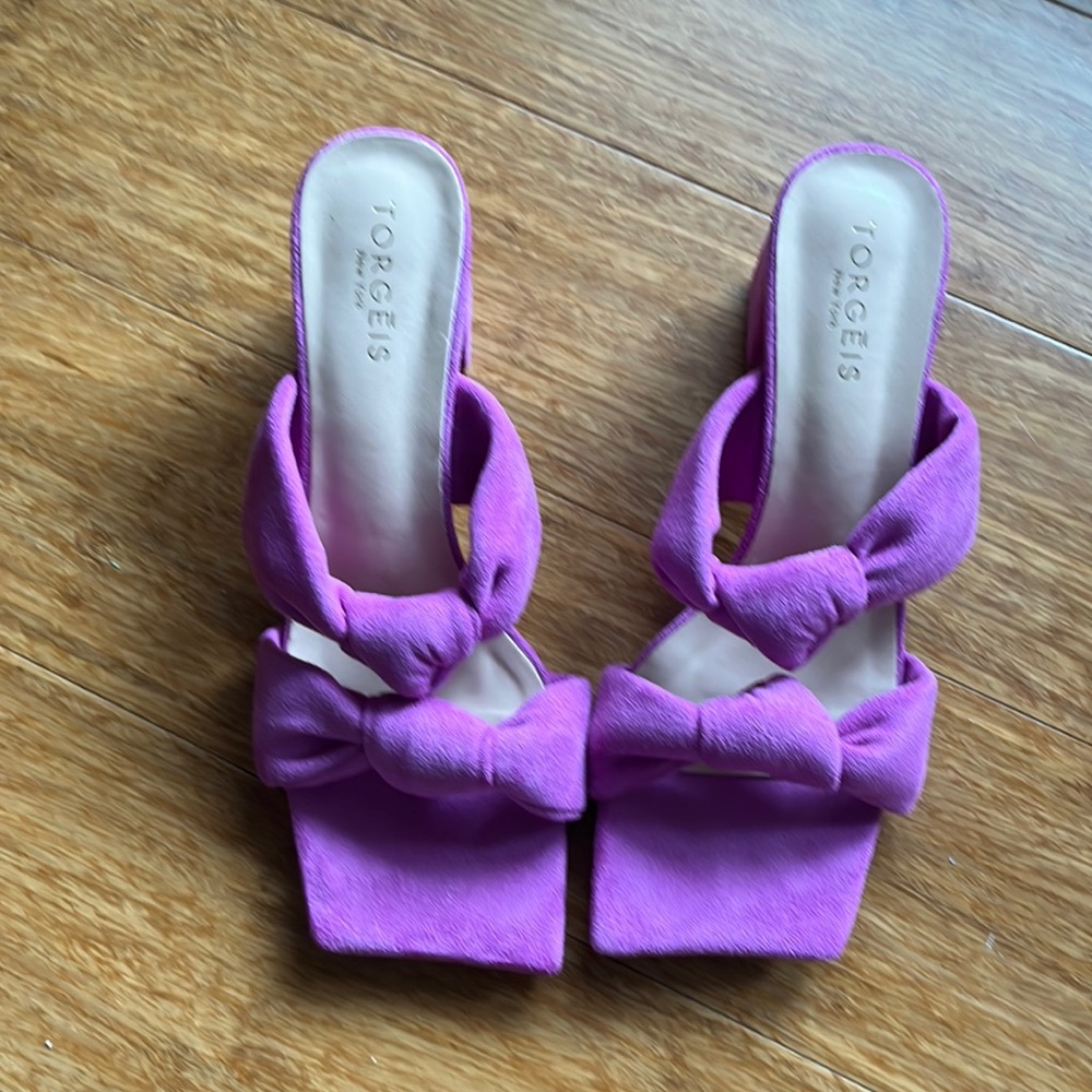 Torgeis Flamingo Knotted Block Heel Sandal Purple